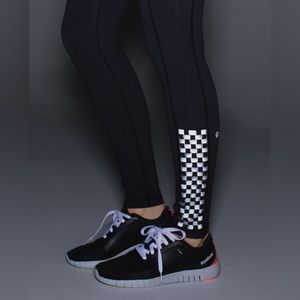 RARE LULULEMON Speed Tight II *Full-On Luxtreme (Reflective) Black, size 4